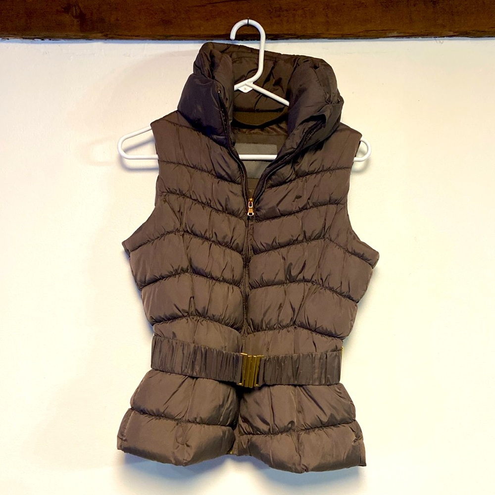 Cute brown puffy vest with belt women’s small